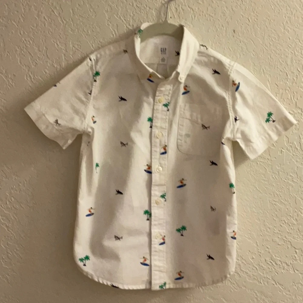 GAP Kids White Short Sleeve Shirt with Surf Print
